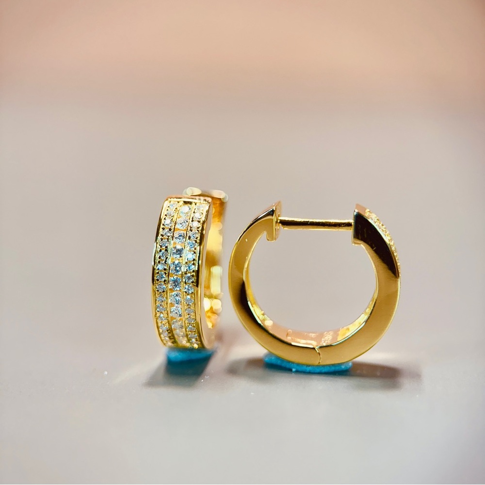 S925 in 18K Gold Plating Huggies Hoop Earrings 0.37ctw Moissanite - Picture 3 of 7